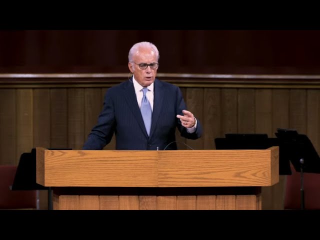 Does the Bible Permit a Woman to Preach? (1 Corinthians 14:33-38) | John MacArthur