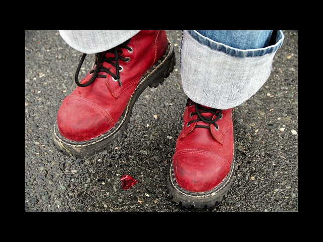 Footsteps Man Walking in Heavy Boots Asphalt Sound Effect