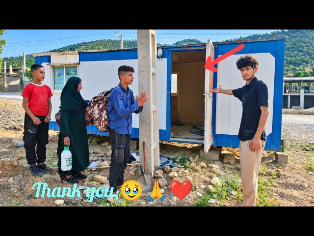 How a young man transformed the homeless life by donating a portable cabin🙏