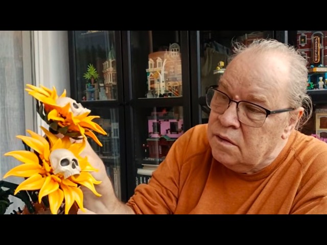 Halloween with SupreOwls 🎃☠👻 Floristic Collection 🧱 Skull Sunflowers Potted
