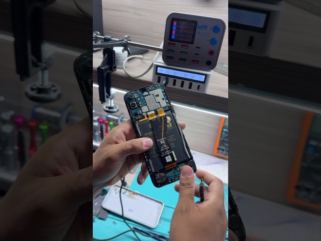 Phone not charging? Check out this tip! 🤯🔥