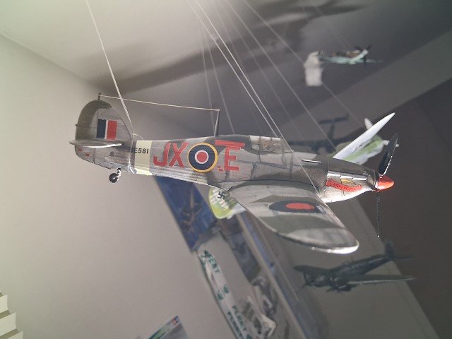 ATTACKING NOW! MONOGRAM HAWKER HURRICANE QUICK & DIRTY BUILD & REVIEW - BATTLE OF BRITAIN SKY-O-RAMA