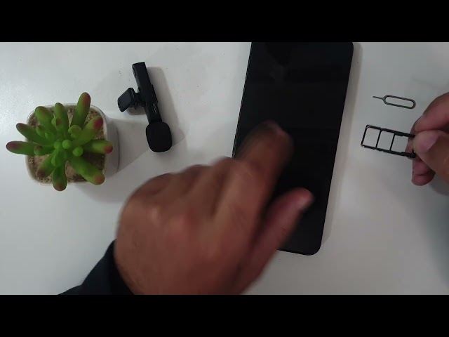 How to insert the SIM card into the Motorola Moto G13