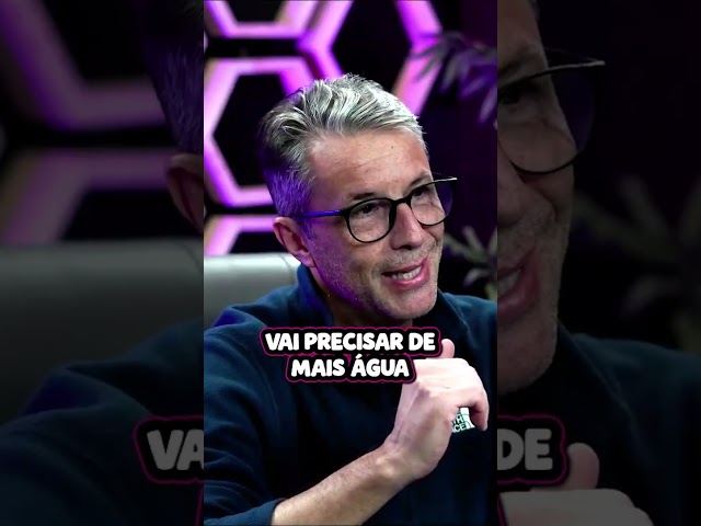 Dr. João explains: 90kg of muscle requires more water than 90kg of fat. Water and fat don't mix.