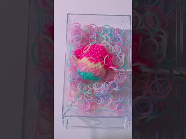 Rainbow loom Easter bunny  (Available at CutecreationsbyS (Etsy) (link in on channel))