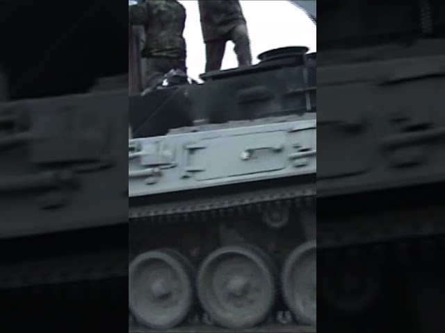 Funny Bergepanzer mit Dixi #bundeswehr #panzer #tank #funny #shorts