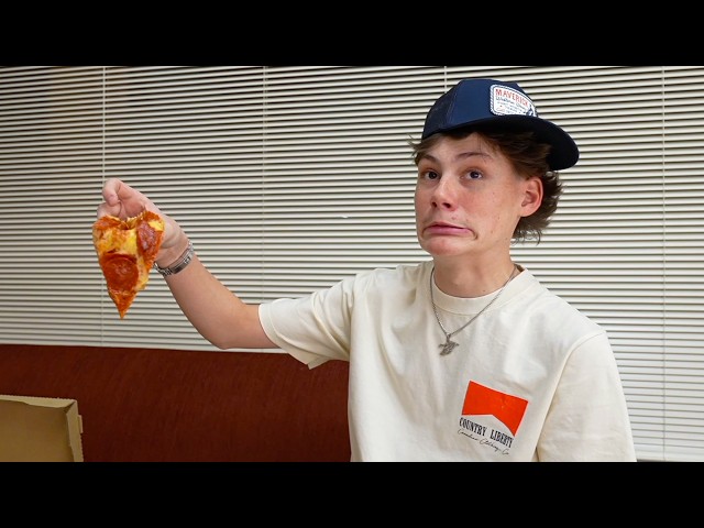 Rating Tour Pizza & Learning Hockey | Maddox Batson Live! Worldwide Tour Vlog