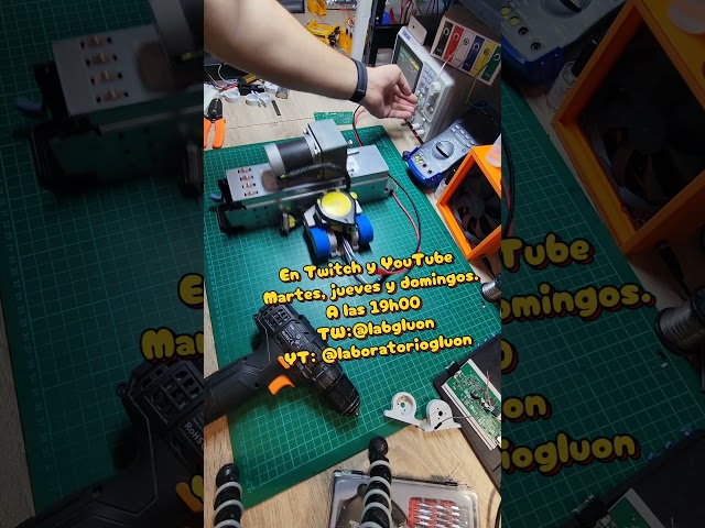 🍑 INCREDIBLE strength of the Minisumo V2 🍑 We'll improve it for the next one! #3dprinting #stm32