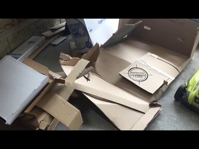 How to cut cardboard boxes