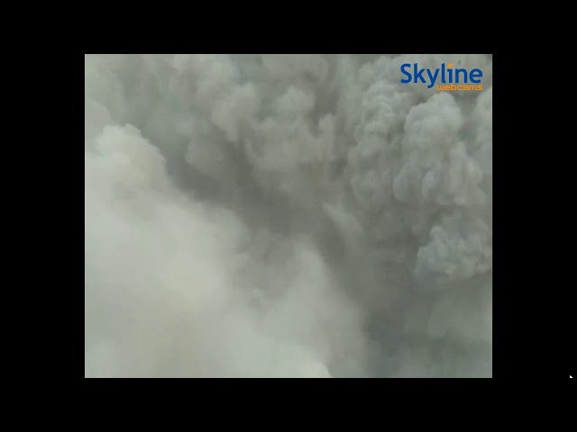 😱 Volcano Stromboli's explosion 💥