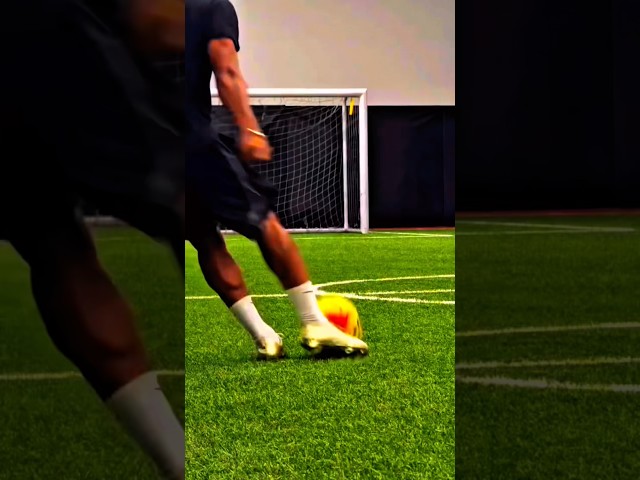 Learn these football curve shots tutorial #viral #football #soccer
