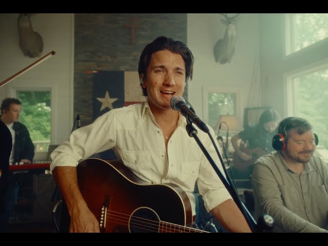 Drake Milligan - Swingin Doors (Living Room Sessions)
