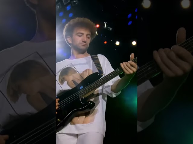 #queen #freddiemercury #ytshorts #lyrixa #music #nostalgia #ytreels #song