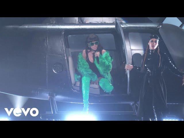 Rihanna - Bitch Better Have My Money (Live At The 2015 iHeartRadio Music Awards) (Explicit)