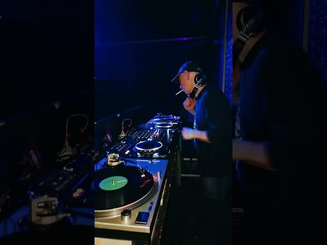 Bologna! Un minuto e mezzo dal nostro set, giusto per fissare l’energia 😉 🙌😃 #hardtek