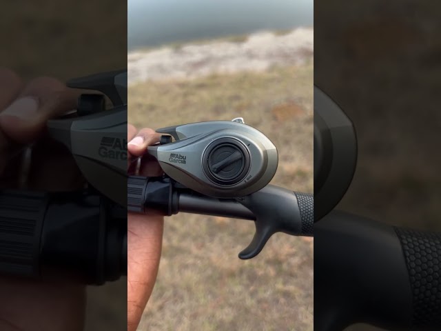 How to cast a baitcaster like a pro (For Beginners)