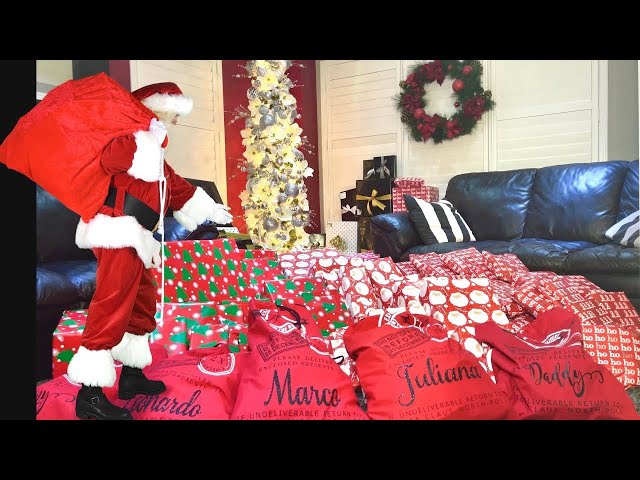 CHRISTMAS MUSIC SANTA TRACKER LIVE 2021