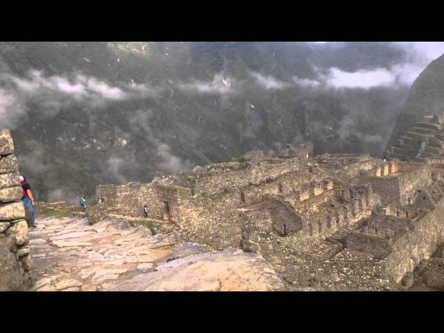 Ciudad de los Incas: En el tour con el guía turístico en Machu Picchu Parte 2