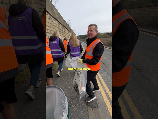 DAY 250 SPECIAL 🥳 Litter picking challenge 🚯 w/ Huddersfield Town Football Club ⚽️