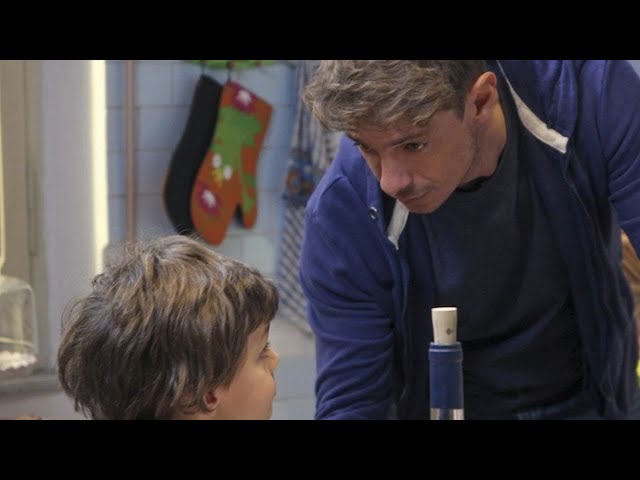 Lui ama quel bambino come fosse suo figlio | Mio papà (2014) | Film
