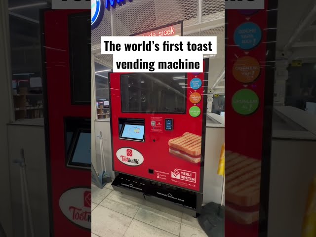 I tried the world’s first toast vending machine #Türkiye #tostmatik #toast #snackmachine #foodkiosk