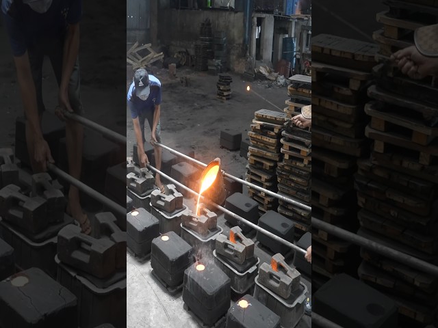 Process of mass producing MACHINE PULLEYS. An IRON CASTING factory in Vietnam.
