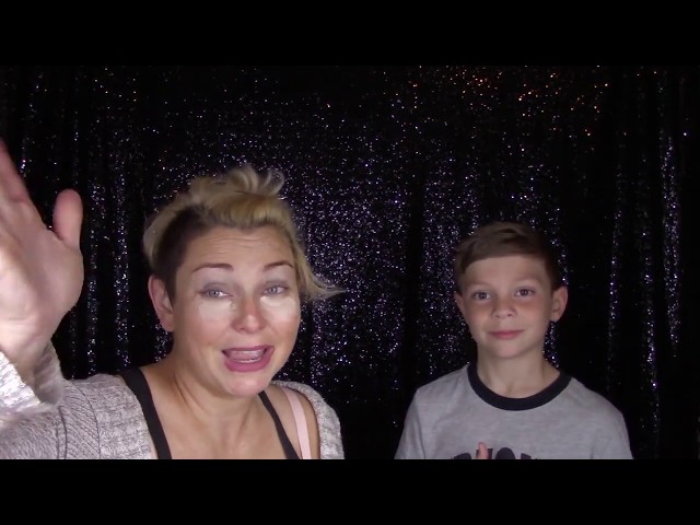 My 7 year old does my makeup