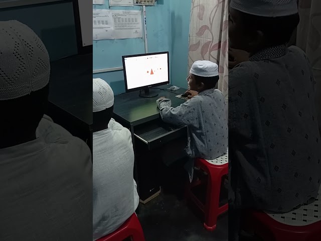 গোদাগাড়ী হাফেজিয়া মাদরাসার ছাত্রদের কম্পিউটার প্রশিক্ষণ চলছে।