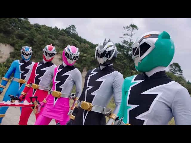 Kids Force VS Evil Robot 🎄 Christmas Giving ⚡ Power Rangers: Kids Force ⚡ In Real Life Ninja Skills