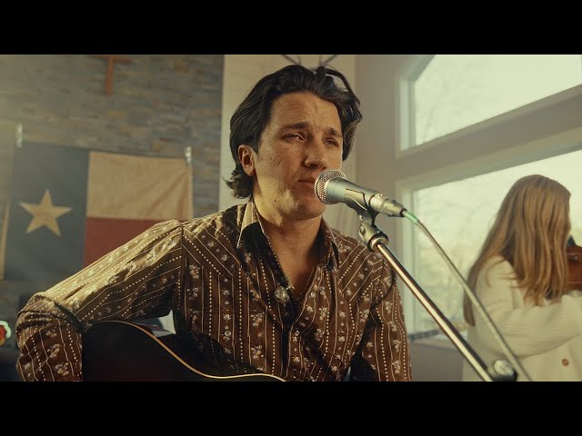 Drake Milligan – Smoke Rings (Living Room Sessions)