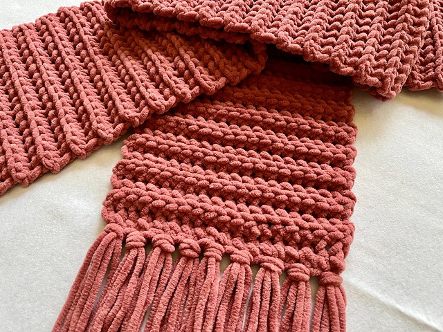 Beginner Crochet Scarf Tutorial ... You'll be Amazed how Fast and Easy is to crochet this scarf!