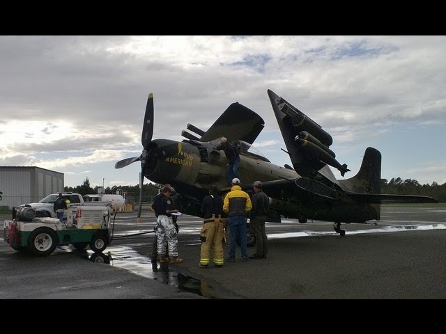 Douglas A-1 Skyraider Emergency Deadstick Landing [ATC Audio/Heritage Flight]