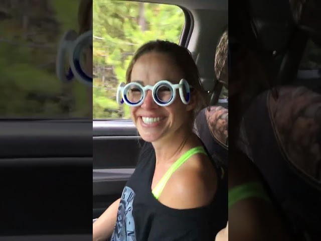 Hey six eyes #carsick #babewithglasses