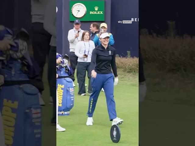 Charley Hull was late to the first tee! ๐คฃ