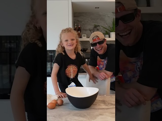 Bakken met Mylana gaat fout 😂