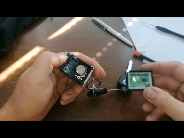 Replacing Mazda 6 Flip Key Fob Battery (2007 - 2011) [No Talk]