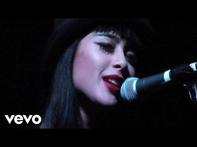 Natalia Kills - Mirrors (Live At The Cherrytree House)