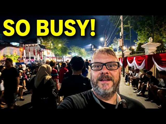 Malioboro Street In Yogyakarta Is Super Busy! 4K HDR