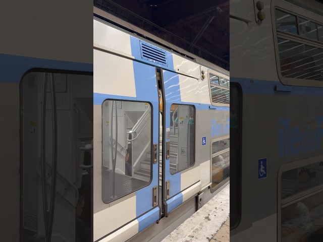 Le MI2N IDFM quitte La Défense… 🔥 #shorts #rer #train #sncf #rail #railway  #rera #idf #ratp #