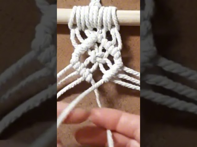Macrame Feather Tutorial #macrame #diy #craft #howto #tutorial
