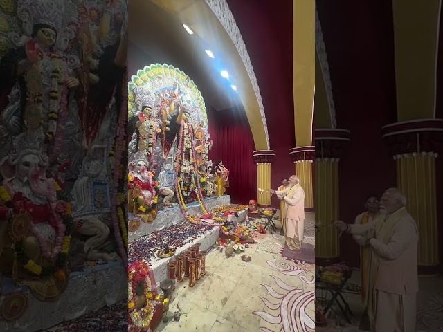 On Maha Ashtami, PM Modi offers prayers to Maa Durga at CR Park, Delhi #shorts