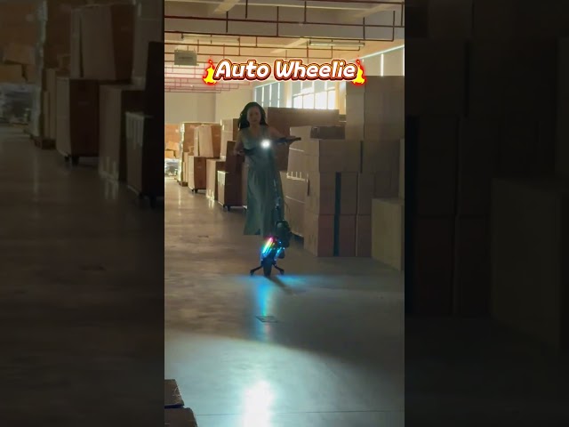 She learned Auto Wheelie in 3 mins… and beat the guy. 👀#scooter #wheelie #autowheelie #escooter