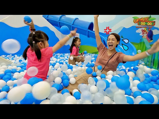 Main Perosotan Mandi Bola Seru Banget - Playground Anak Zoo Mov