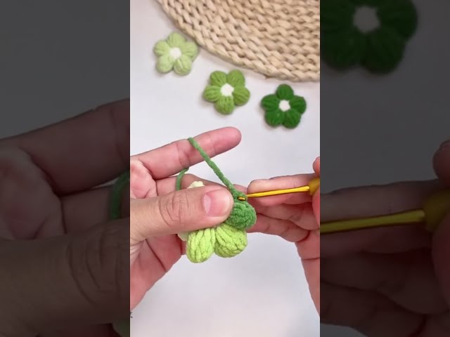 Gradient puff-stitch flower