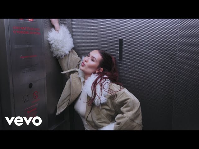 Mimi Webb - I Met A Boy (Official Music Video)