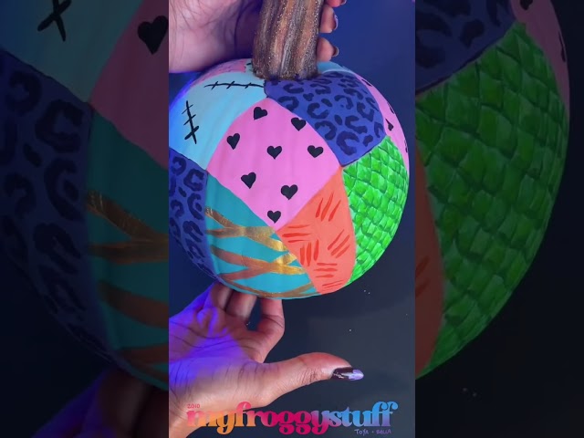 Decorating a Pumpkin 🎃 Monster High Inspired for Halloween