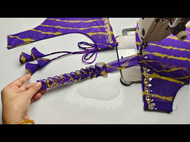 Jaldi dekhen yeh khubsurat blouse design warna der ho jayegi