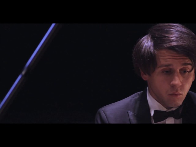 Vitaly Pisarenko plays Schumann Warum? (Why?)