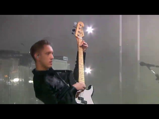 The xx - Intro (Live at Glastonbury 2017)