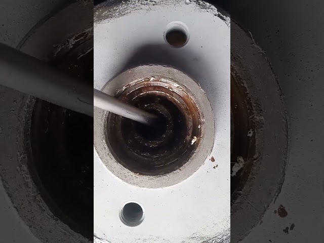 Saab 95 two stroke engine, rear wheel bearings, let's get them out.
